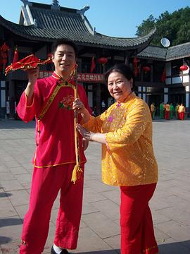 大學(xué)生了沒黃圣依